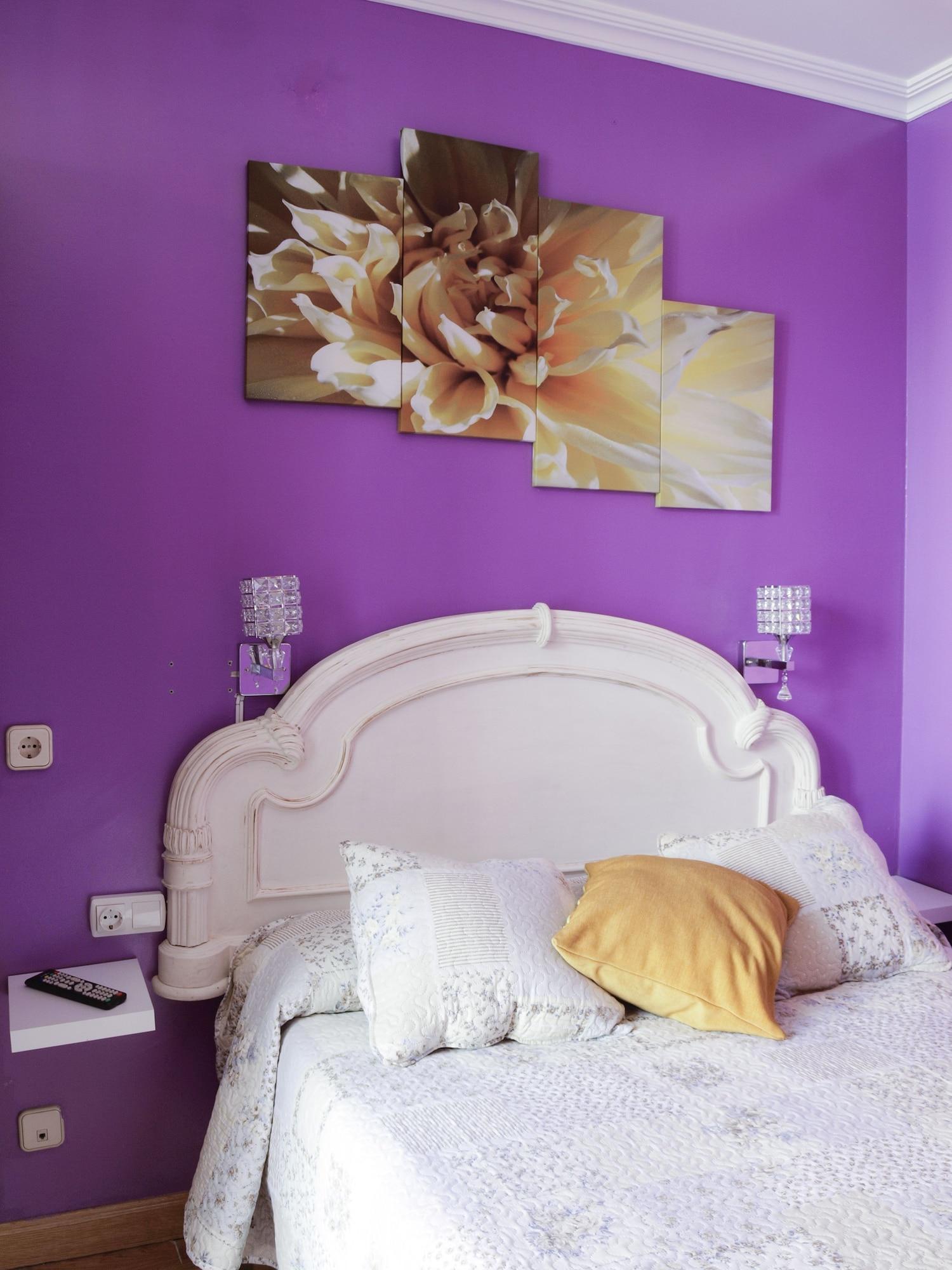 Hostel Rc Miguel Angel Madryt Zewnętrze zdjęcie Purple bedroom
