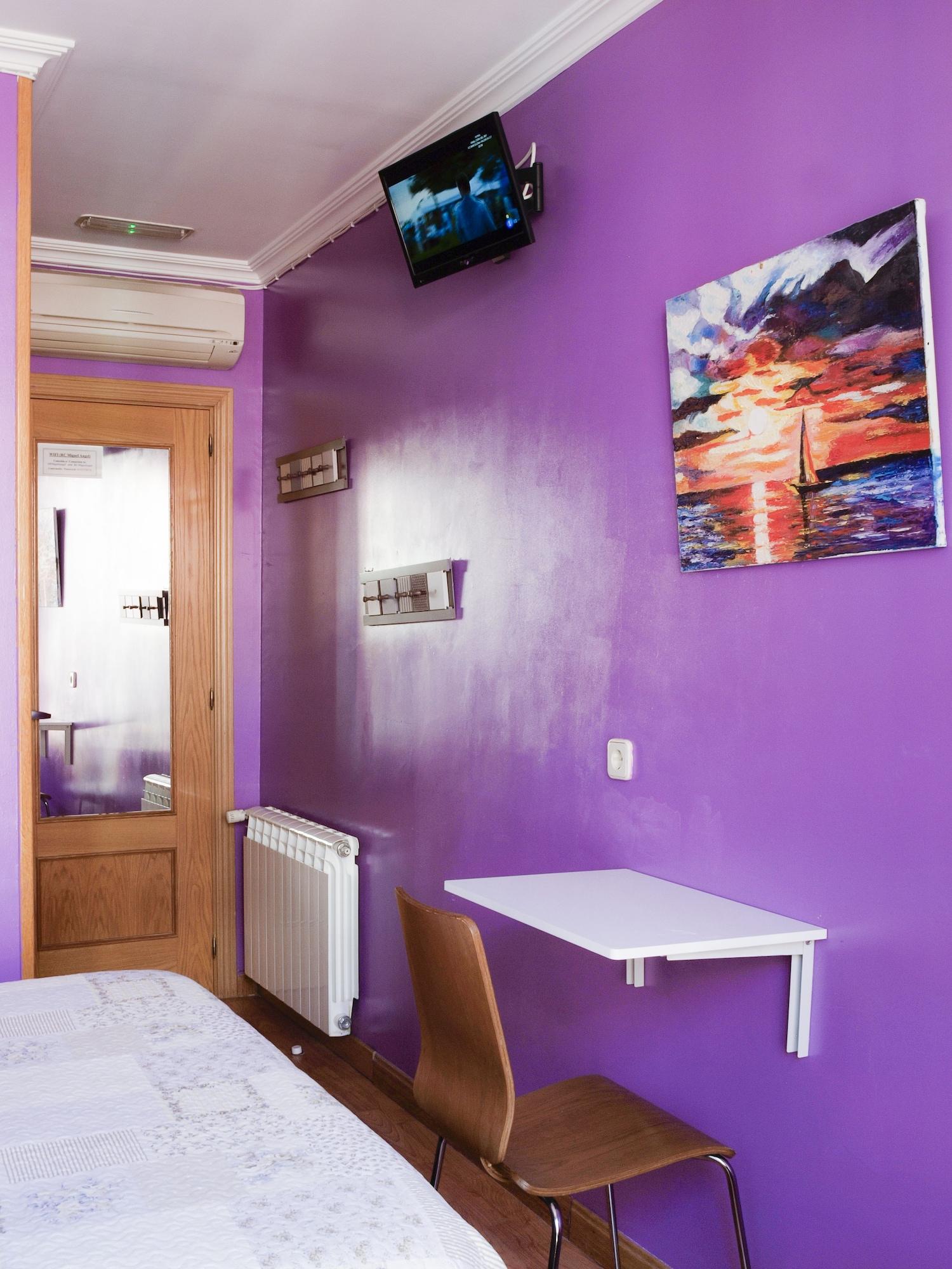 Hostel Rc Miguel Angel Madryt Zewnętrze zdjęcie A room at the hostel