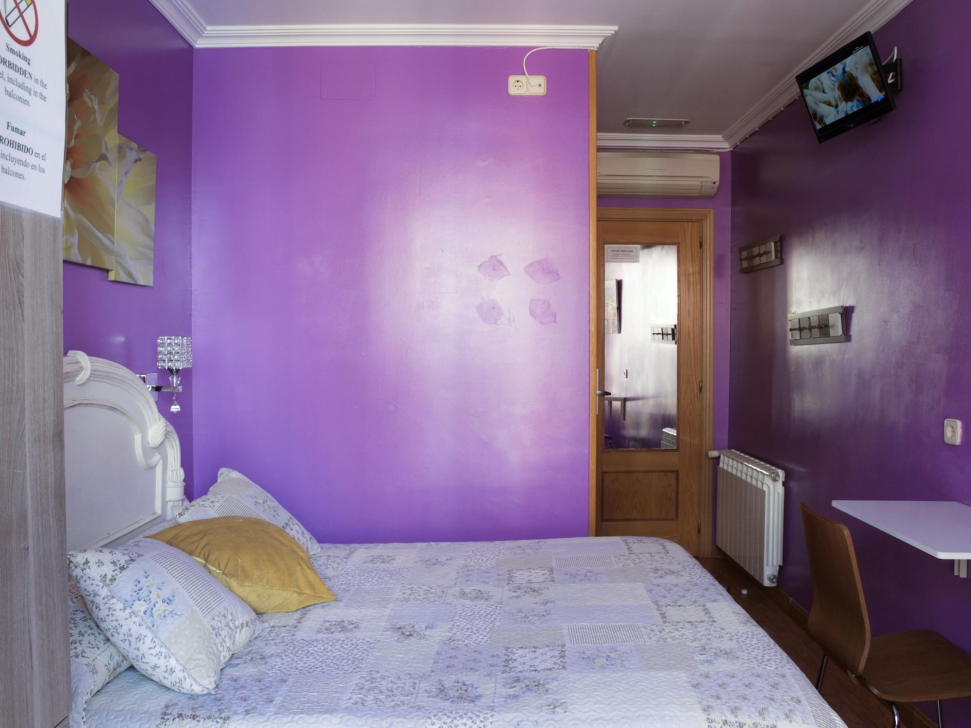 Hostel Rc Miguel Angel Madryt Zewnętrze zdjęcie A room at the hotel