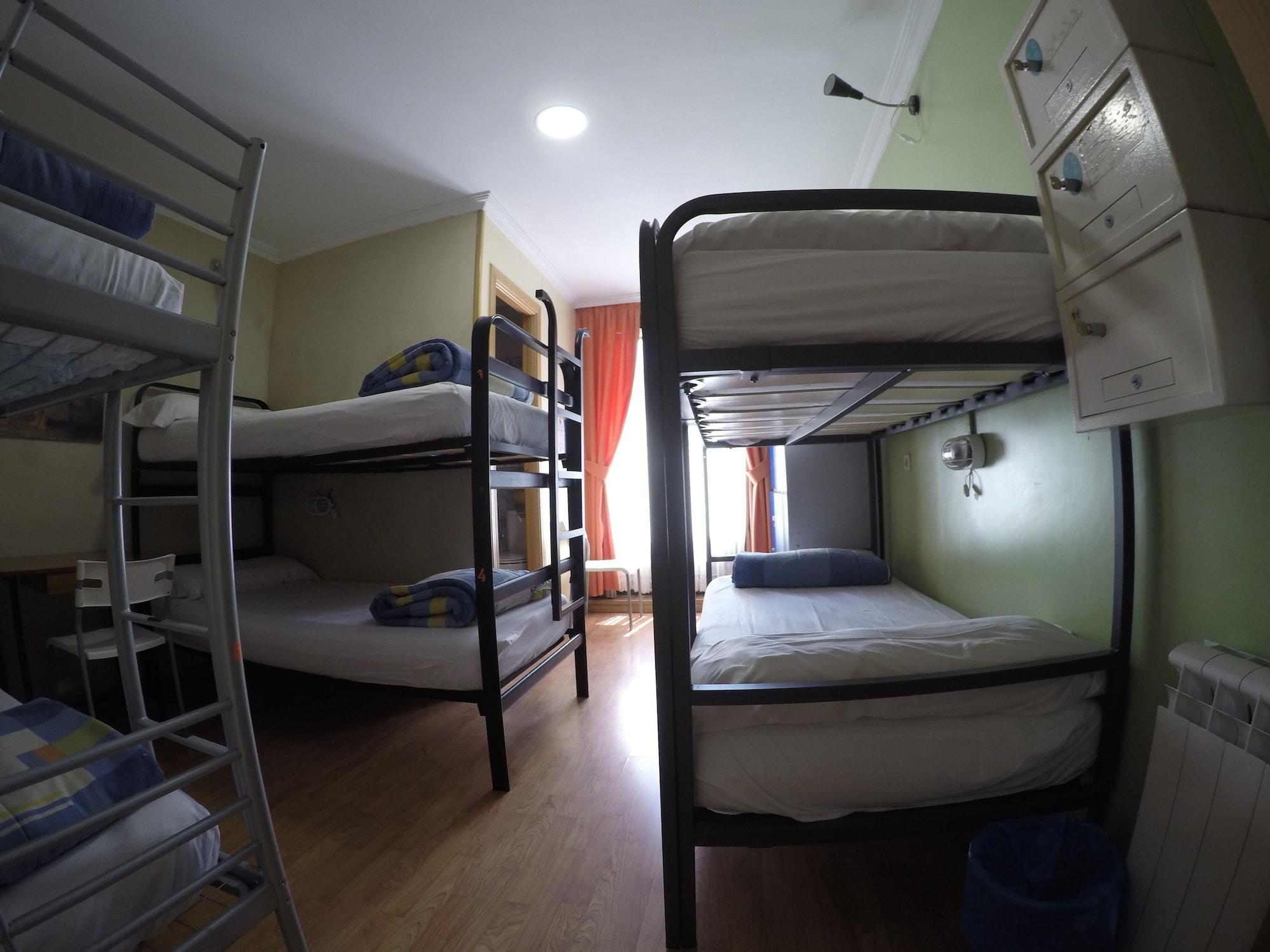 Hostel Rc Miguel Angel Madryt Zewnętrze zdjęcie Hostel in Madrid, Spain