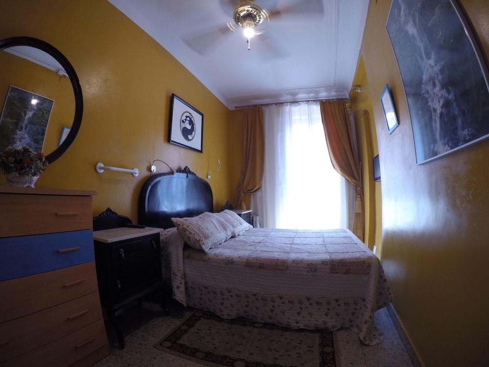 Hostel Rc Miguel Angel Madryt Zewnętrze zdjęcie A room at the hotel