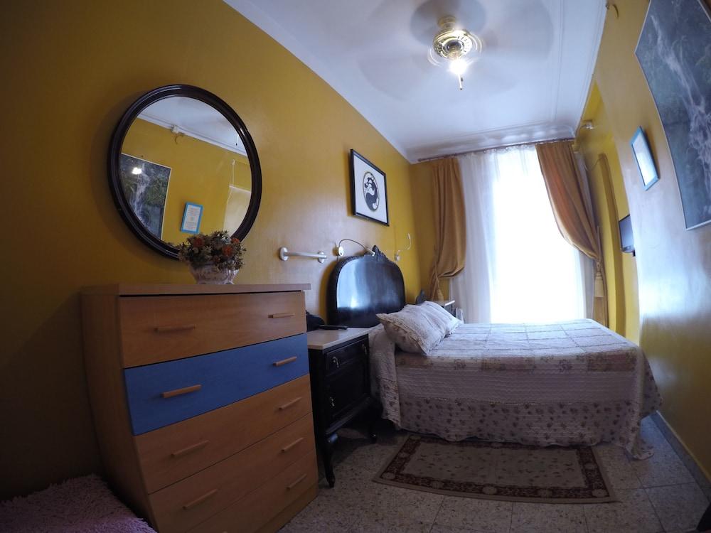 Hostel Rc Miguel Angel Madryt Zewnętrze zdjęcie A bedroom
