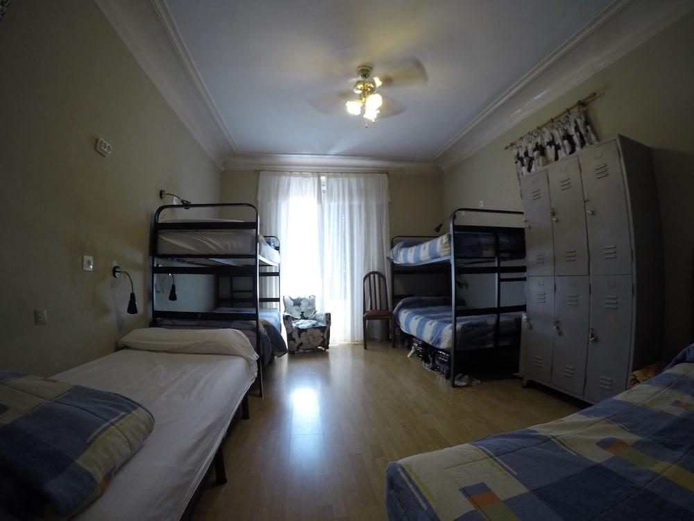 Hostel Rc Miguel Angel Madryt Zewnętrze zdjęcie Hostel room in Spain