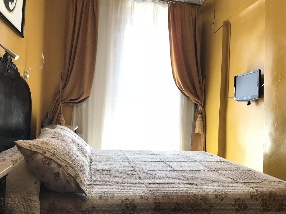 Hostel Rc Miguel Angel Madryt Zewnętrze zdjęcie A room at the hotel
