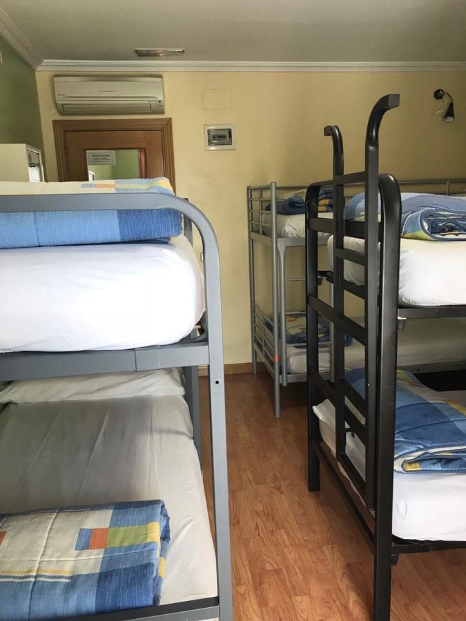 Hostel Rc Miguel Angel Madryt Zewnętrze zdjęcie A typical bunk room
