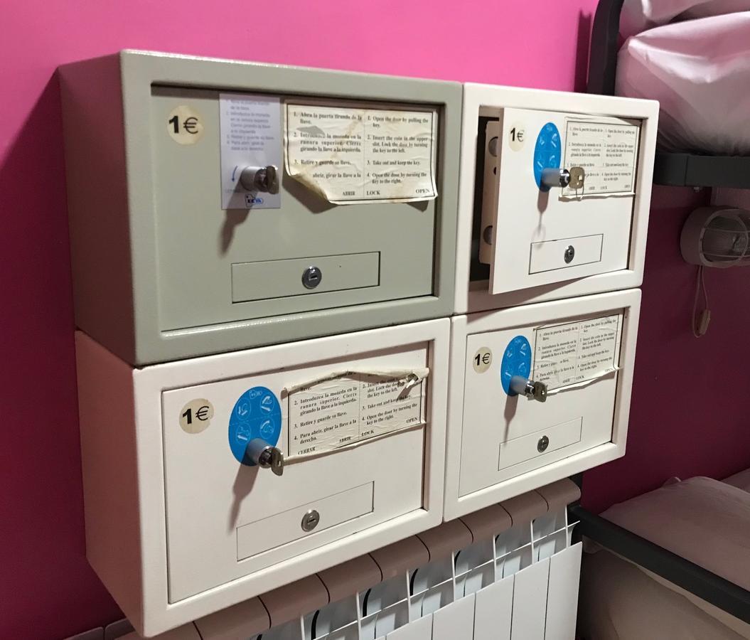 Hostel Rc Miguel Angel Madryt Zewnętrze zdjęcie Private mailboxes in a French post office