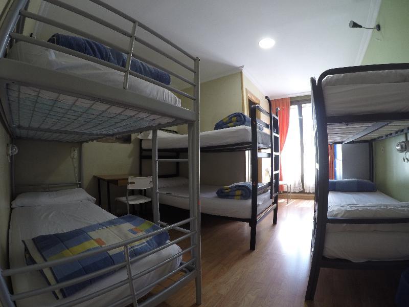 Hostel Rc Miguel Angel Madryt Zewnętrze zdjęcie Hostel in Madrid, Spain
