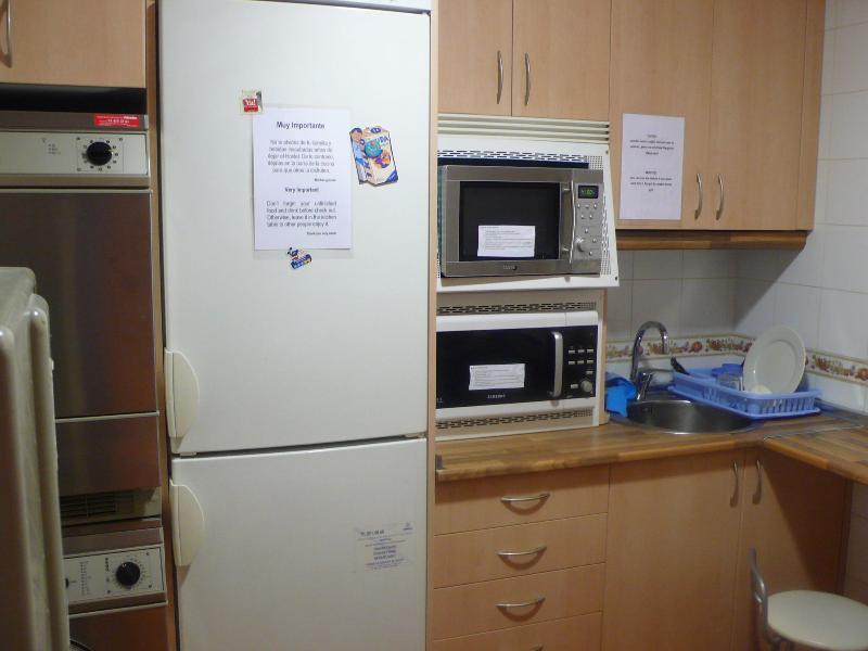 Hostel Rc Miguel Angel Madryt Zewnętrze zdjęcie A typical kitchen in a hostel